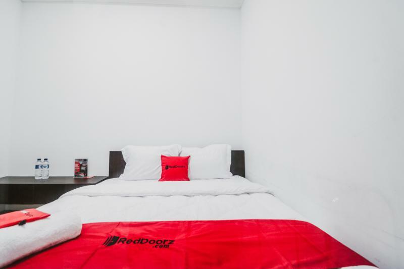 מלון Reddoorz @ Limo דפוק מראה חיצוני תמונה